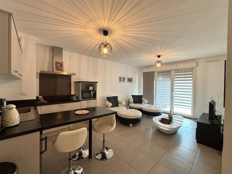Appartement Jasmin Avec Parking A 200 M Du Centre